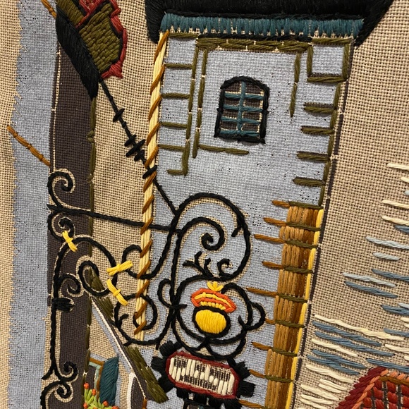 Vtg Handmade Handarbeiten Crewel Embroidered Plonlein Rothenburg Wall Hanging - Picture 9 of 9